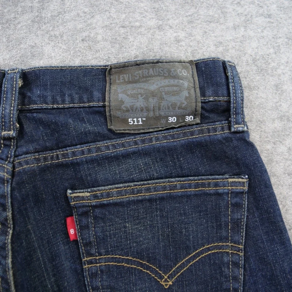 Levis gently pre